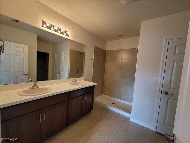 Building Photo - 337 SW 30th Ave