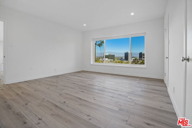 Building Photo - 16210 Bertella Dr