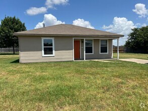 Building Photo - Cozy Home on large lot