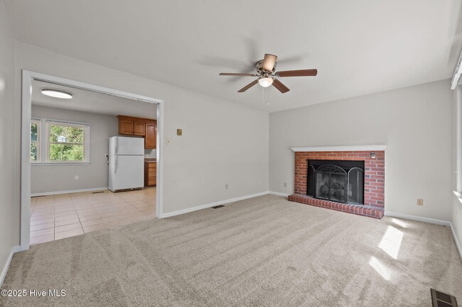 Building Photo - 2503 Country Club Rd