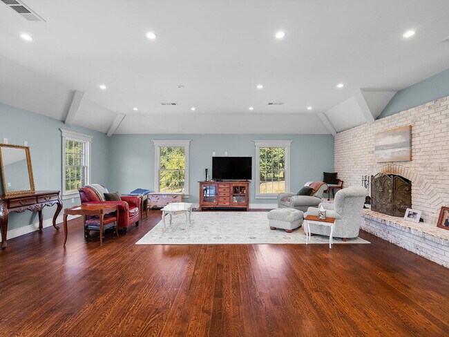 Building Photo - Stunning Oakton Retreat on a Sprawling 5-A...