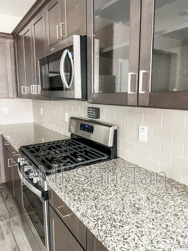 Building Photo - 4754 E Olive Ave