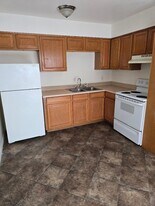 Building Photo - 3520 Oak Tree Dr