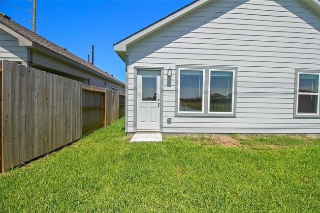 Building Photo - 6643 Escondido Dr