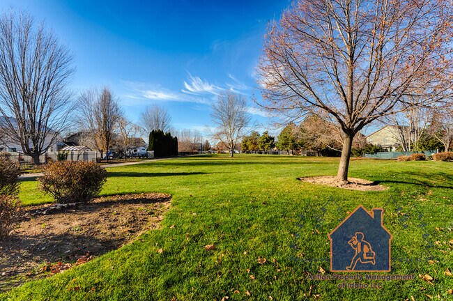 Building Photo - 2539 Bottle Brush Ave