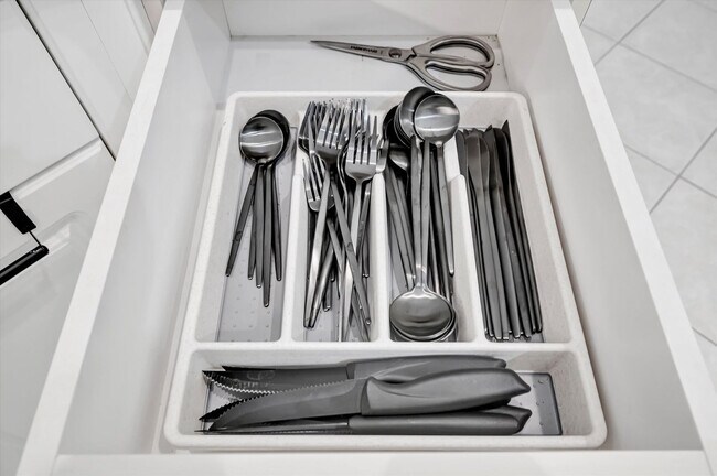 Building Photo - 19 Hoffer St