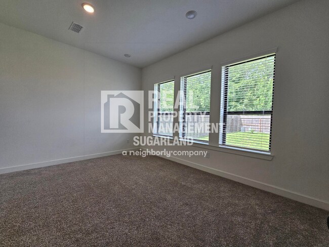 Building Photo - Move-In Ready Home in Sienna with Resort Amenities