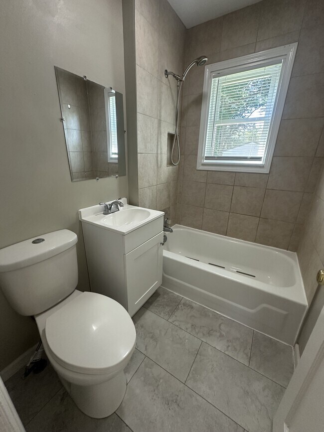 Building Photo - 231 Sheridan Dr