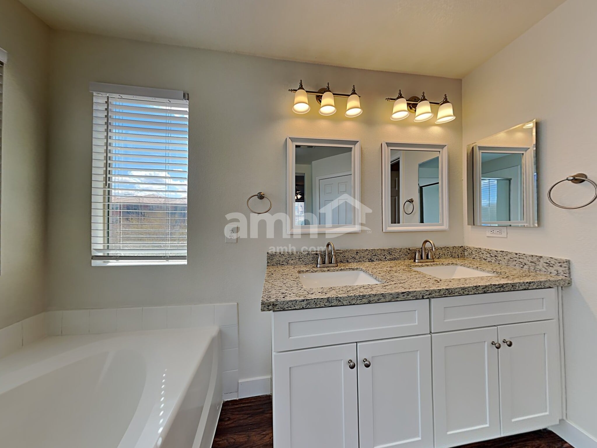 Building Photo - 2337 Statham Ave