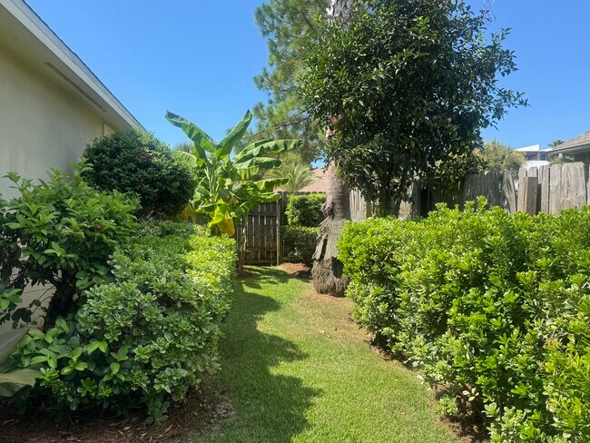 Building Photo - 418 White Heron Dr