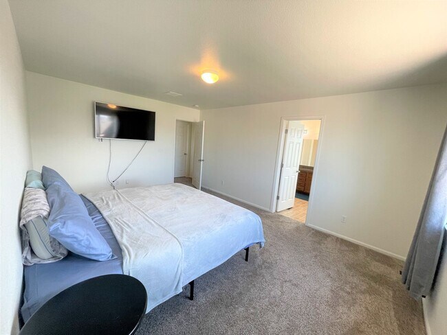 Building Photo - Spacious Charmer in sought after Meridian Ranch community- 2 houses from park