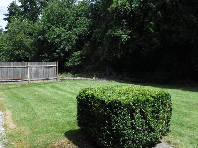 Building Photo - Just Reduced!! Two Bedroom, One Bath duplex in South Hill- One-Level Living on a Quiet Dead End S...