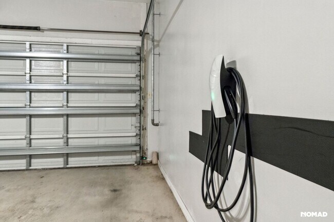 Building Photo - Spacious 4BR House in Pensacola; Pool