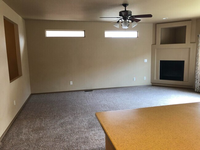 Building Photo - Ranch Style 4 Bedroom Home in Cordera...sh...