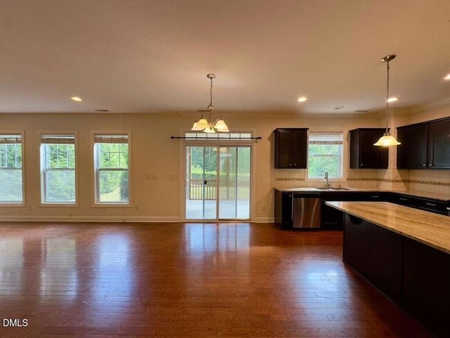 Building Photo - 4008 Vallonia Dr
