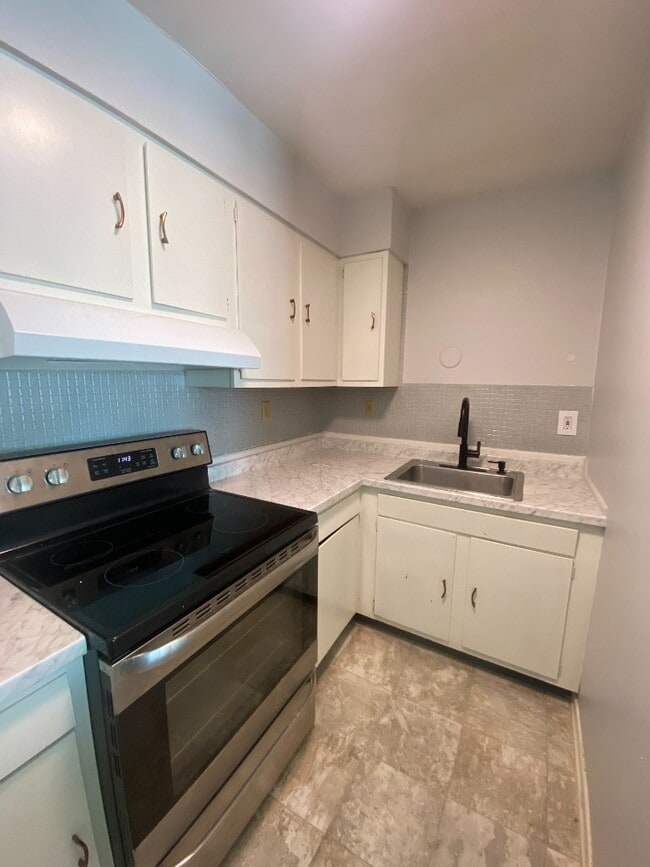 Building Photo - 3737E Morganford