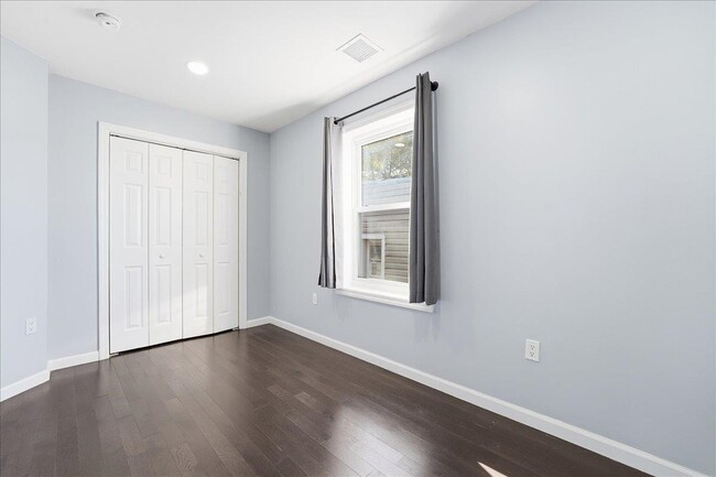 Building Photo - 225 Freeman Ave