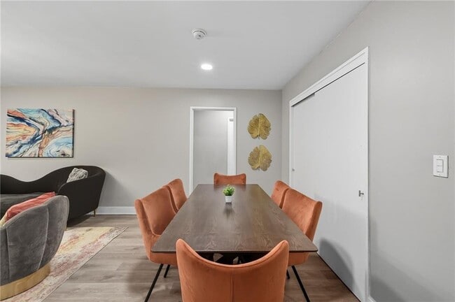 Building Photo - 3645 Peachtree Rd NE