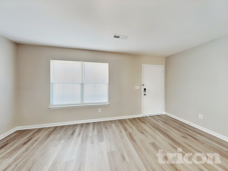 Building Photo - 6800 Lakinsville Ln