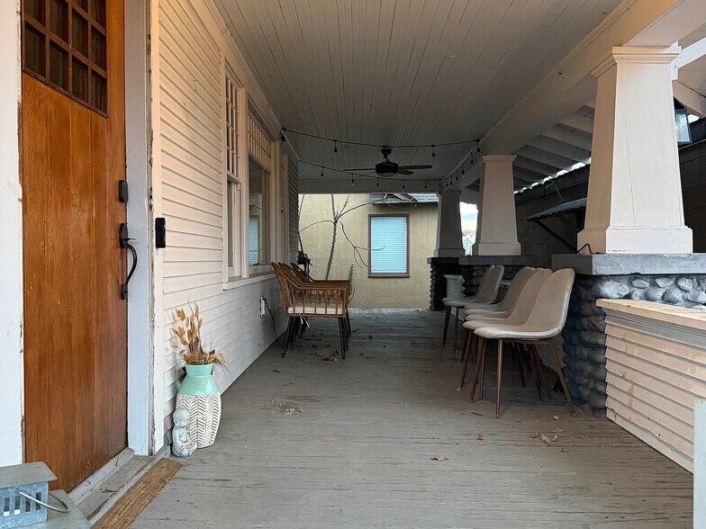 Building Photo - 237 Basin St SW