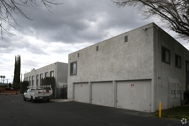 Building Photo - Shadow Mountain Apartments