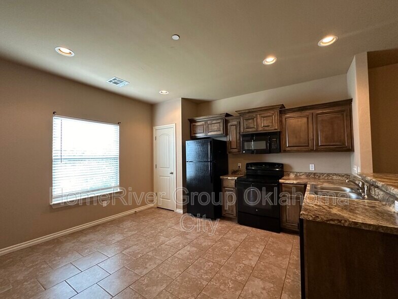 Building Photo - 905 SW 92nd St