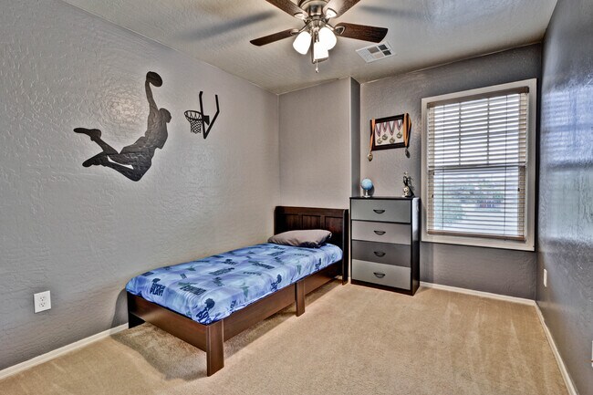 Building Photo - 17243 W Tara Ln