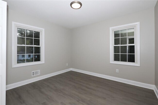 Building Photo - 157 Polar Rock Dr SW