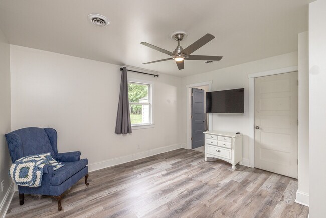 Building Photo - 12383 W Patrick Henry Rd