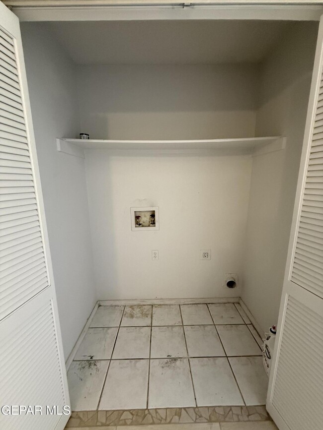 Building Photo - 9128 Bur Oak Cir