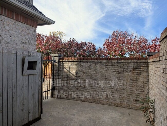 Building Photo - 214 Boulevard Du Lac