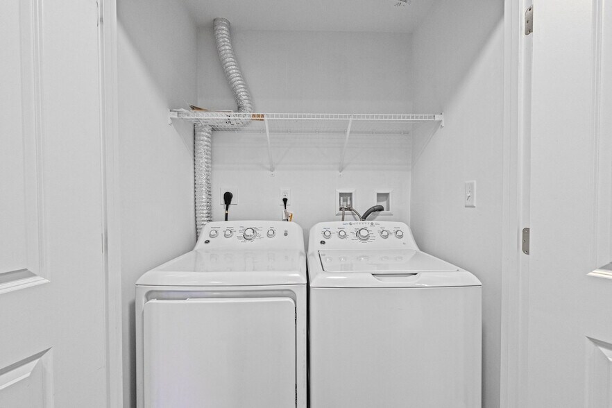 Building Photo - 145 Driftway