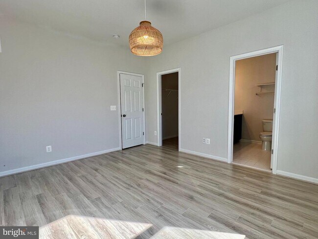 Building Photo - 8378 Sallyport St