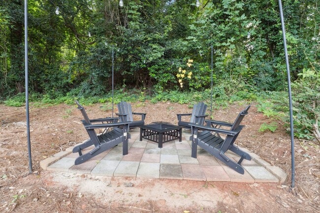 Building Photo - Fully Furnished: Beautiful 4-Bedroom Home ...