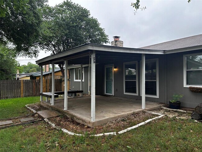 Building Photo - 504 Suzzane Rd