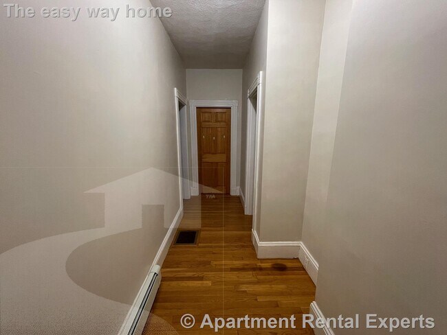 Building Photo - 578 Main St