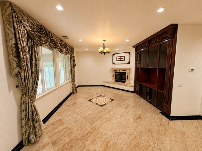 Building Photo - 621 Marbella Ct