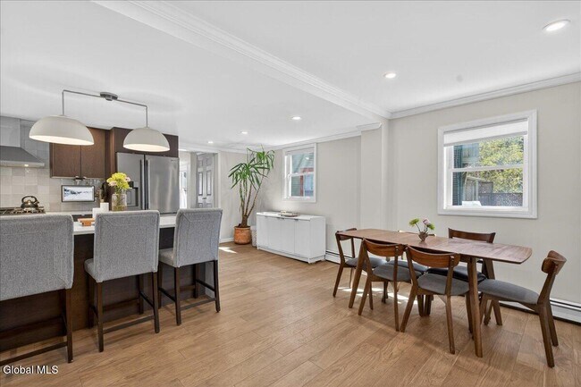 Building Photo - 106 Van Dam St