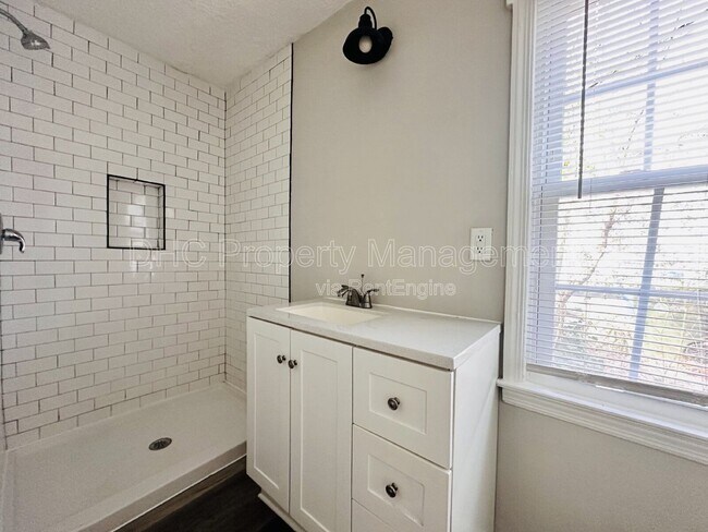 Building Photo - 1435 Lynford Dr SW