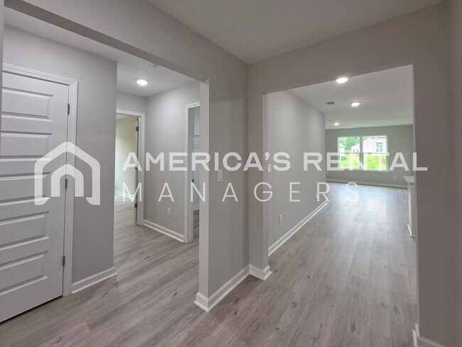 Building Photo - Space to Live, Style to Love!