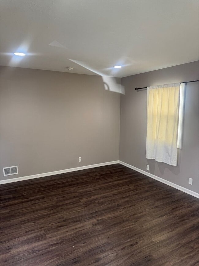 Building Photo - Charming Updated 3BR Home with Large Fenced Yard & Garage