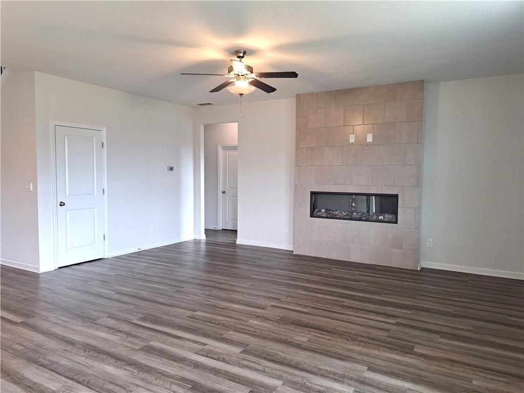 Building Photo - 3329 Long Creek Dr