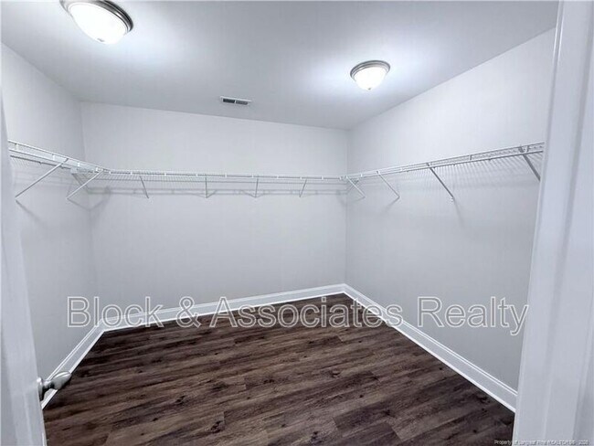 Building Photo - 471 Century Dr