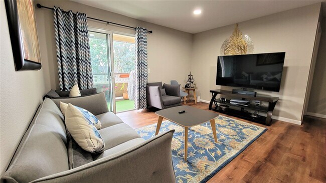 Building Photo - 680 Dartmore Ln