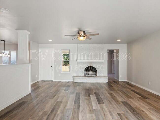 Building Photo - 3408 Oak Grove Dr