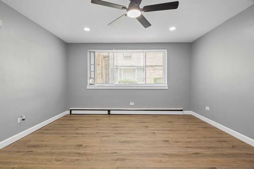 Livingroom - 1835 S 16th Ave