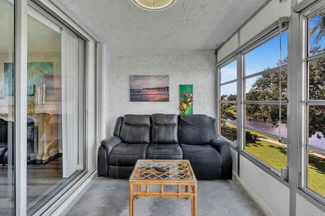 Building Photo - 14623 Bonaire Blvd