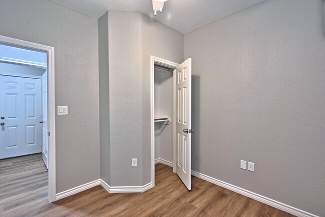 Building Photo - 11911 Nelwood St