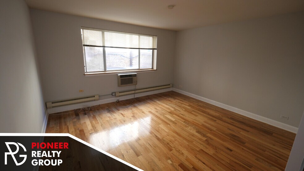 Building Photo - 665 W Wrightwood Ave