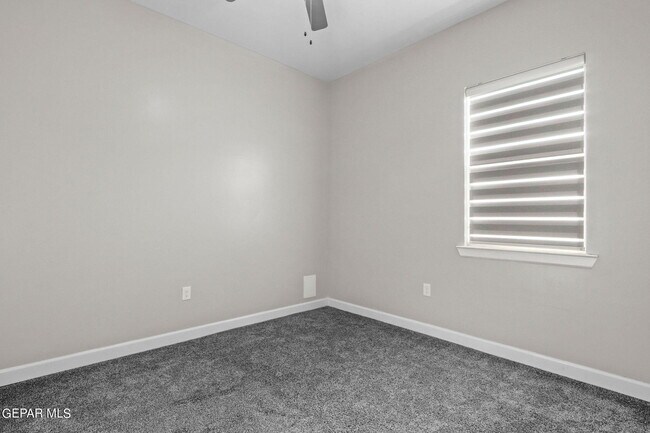 Building Photo - 12300 Desert Heights Ct